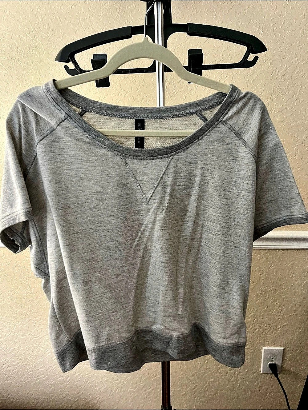 Ambrielle Short Sleeve Top in Gray Size Large